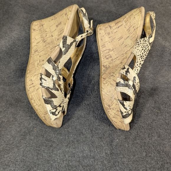 FIONI Clothing Black and Cream Wedge Sandals - Picture 5 of 8